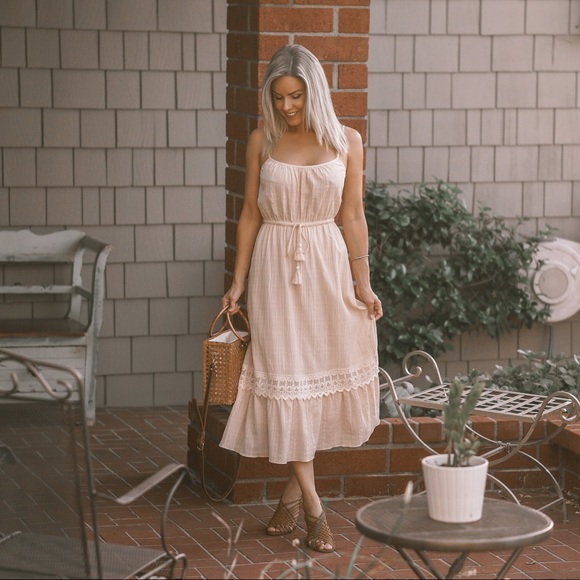 🌿 The Olivia Textured Crochet Lace Dress - Picture 8 of 8